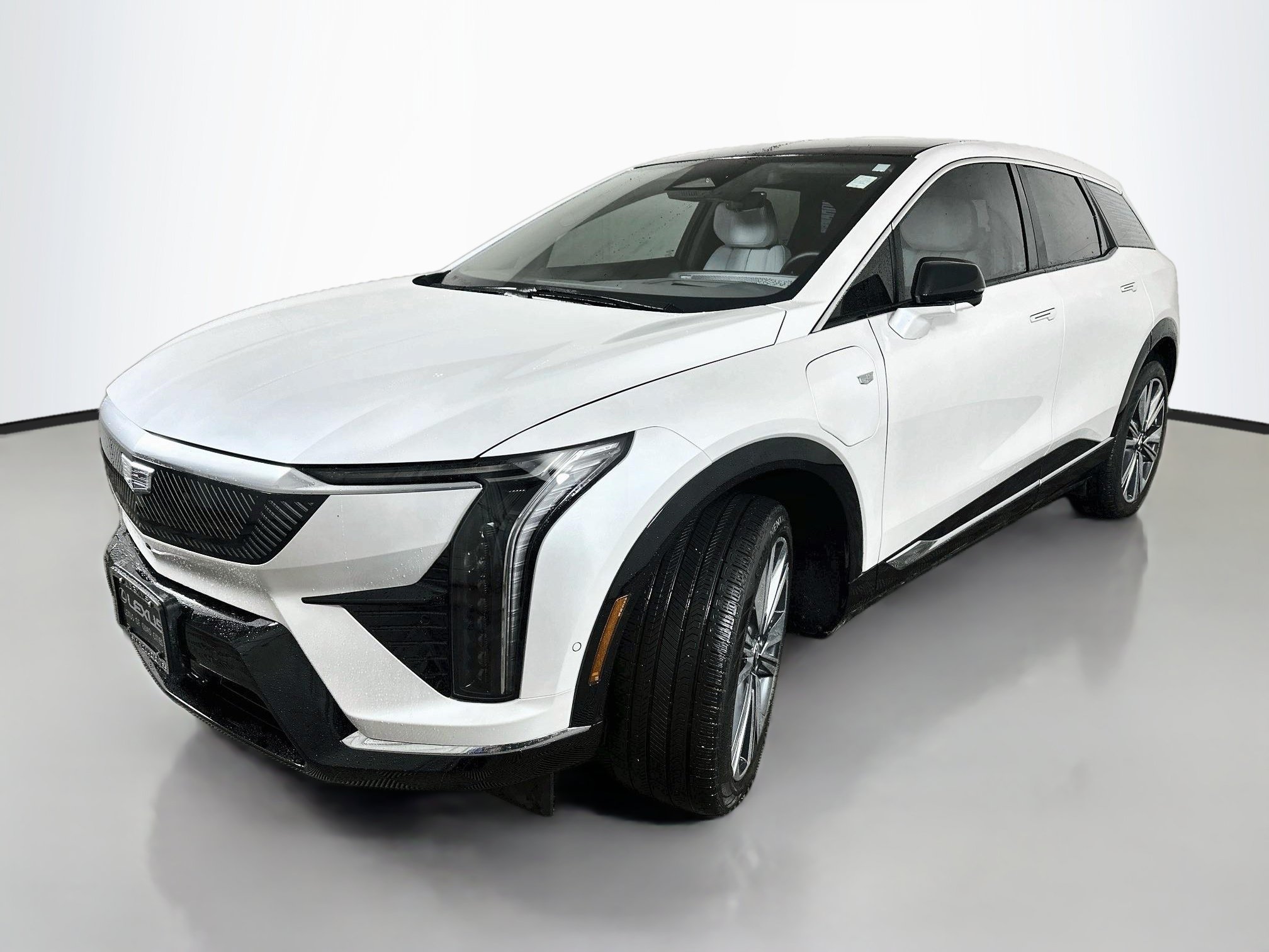 Used 2025 Cadillac Optiq Luxury 2 AWD/4WD image 3