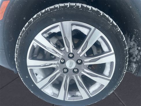 Used 2021 Cadillac XT4 Premium Luxury image 14