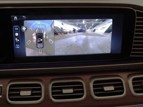 Used 2025 Mercedes-Benz GLS 580 4MATIC image 27