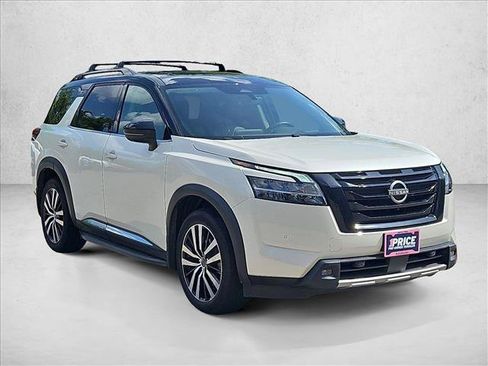 Used 2024 Nissan Pathfinder Platinum w/ Lighting Package (N93) FWD image 3