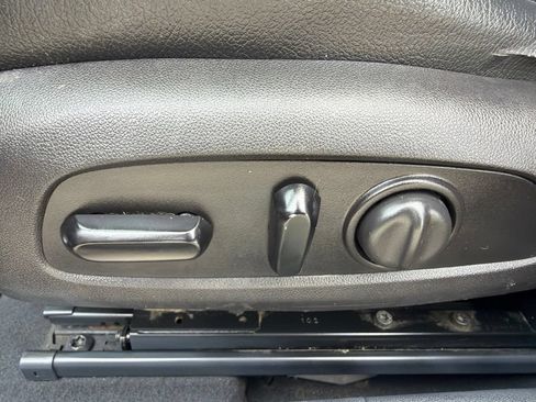Used 2017 Chevrolet Malibu LT FWD image 42