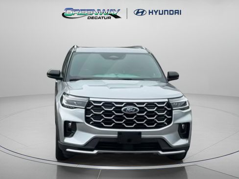 Used 2025 Ford Explorer Platinum RWD image 3