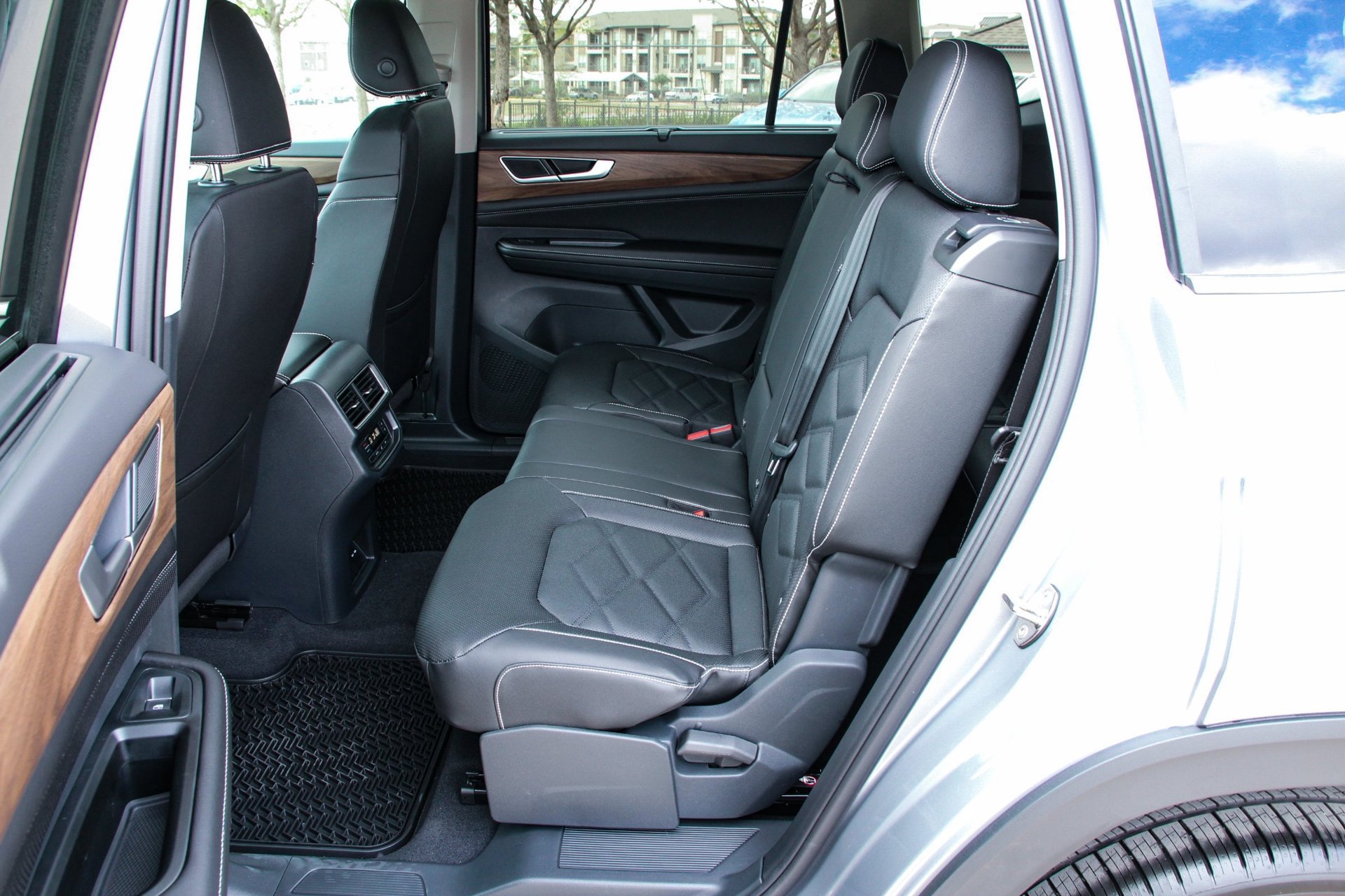 Used 2026 Volkswagen Atlas SE FWD image 30