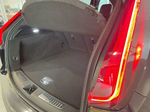 Used 2024 Cadillac XT4 Premium Luxury w/ Technology Package FWD image 15