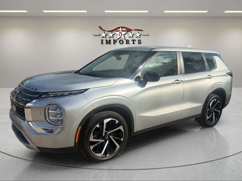 Used 2022 Mitsubishi Outlander SE AWD/4WD image 2