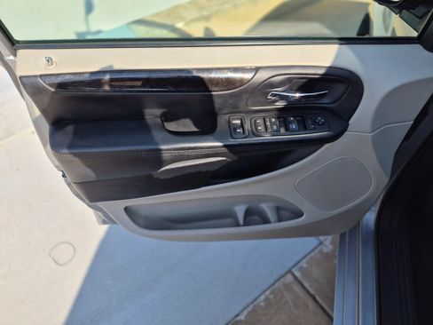 Used 2016 Dodge Grand Caravan SXT FWD image 20