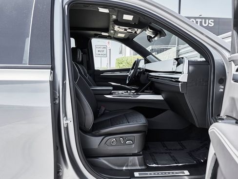 Used 2026 Cadillac Escalade V w/ LPO, ONYX Package AWD/4WD image 28