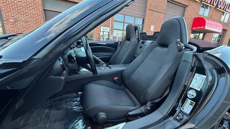 Used 2018 MAZDA MX-5 Miata Club RWD image 13