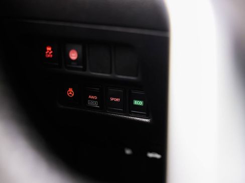 Used 2021 Nissan Rogue Sport SV image 32