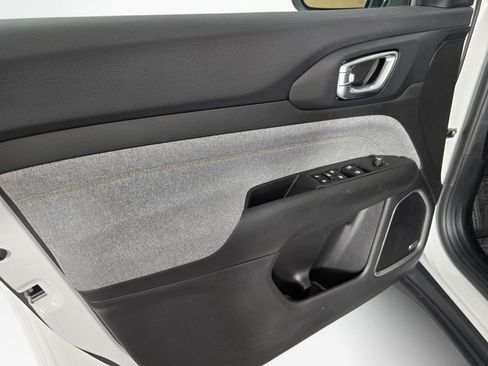 New 2026 Jeep Compass Latitude AWD/4WD image 21