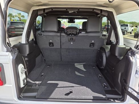 New 2026 Jeep Wrangler Unlimited Sahara AWD/4WD image 26