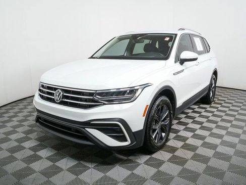 Certified 2022 Volkswagen Tiguan SE image 28