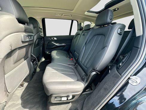 Used 2022 BMW X7 xDrive40i w/ Premium Package AWD/4WD image 25
