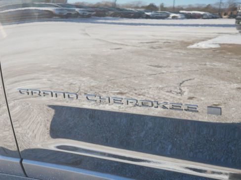 New 2025 Jeep Grand Cherokee Limited image 17