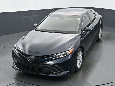 Used 2018 Toyota Camry LE image 27