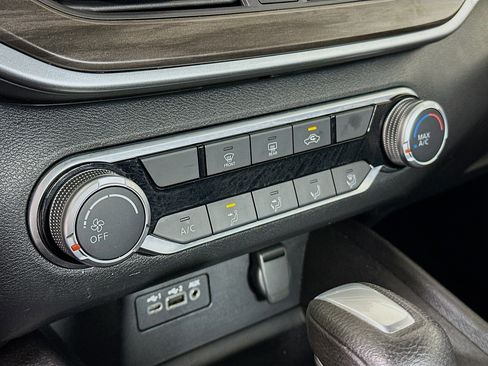 Used 2025 Nissan Altima 2.5 SV FWD image 23