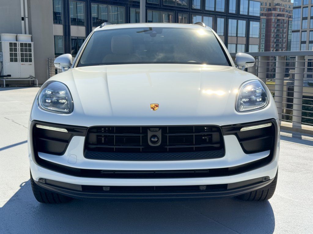 Used 2026 Porsche Macan AWD/4WD image 6
