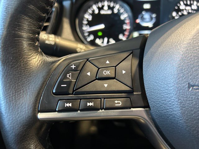 Used 2017 Nissan Rogue SV w/ SV Premium Package AWD/4WD image 12