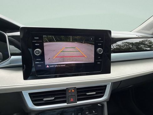 New 2026 Volkswagen Taos SE FWD image 14