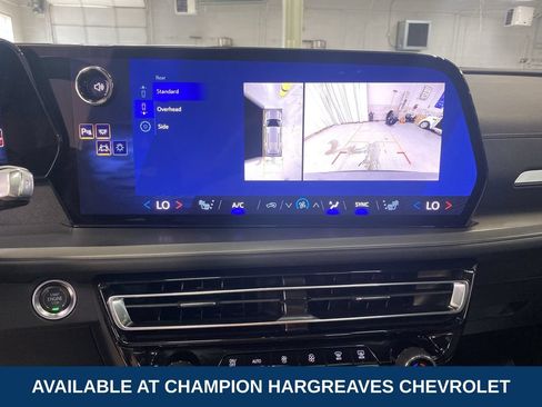 Used 2024 Chevrolet Traverse LT w/ Midnight/Sport Edition AWD/4WD image 19