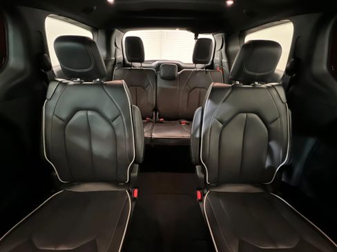 Used 2026 Chrysler Pacifica Limited image 25