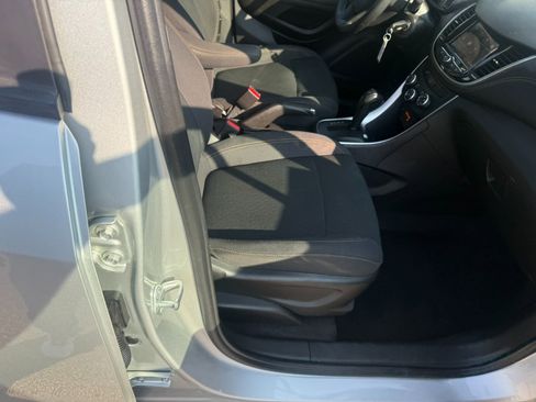 Used 2019 Chevrolet Trax LS image 21