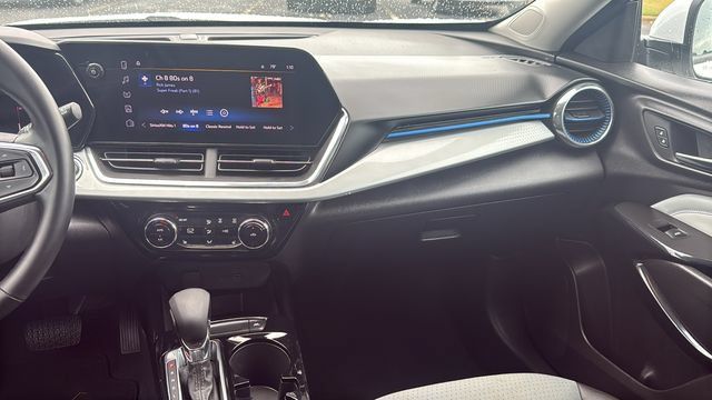 Used 2025 Chevrolet Trax LT w/ LT Convenience Package FWD image 28