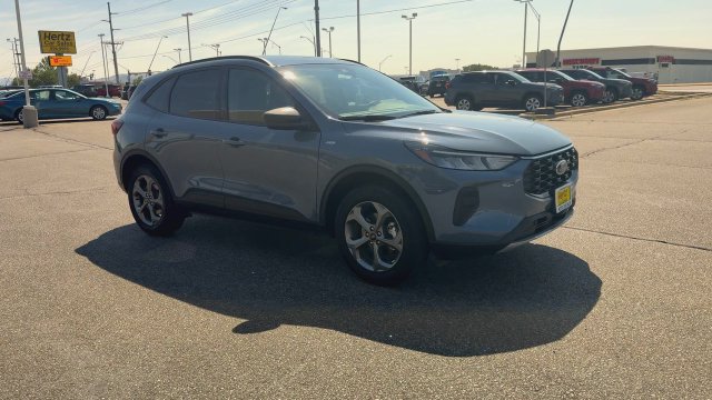 Used 2025 Ford Escape ST-Line w/ Tech Pack #1 AWD/4WD image 2