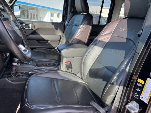 Used 2023 Jeep Wrangler Unlimited Sahara w/ Cold Weather Group image 13