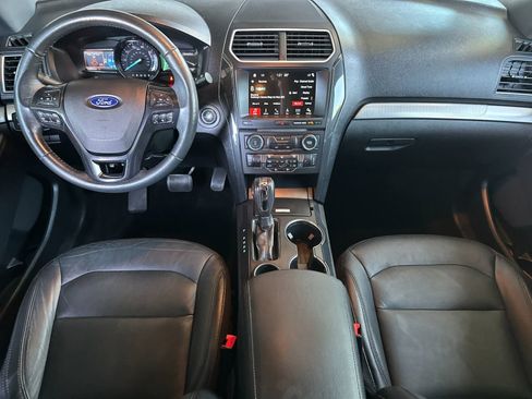 Used 2018 Ford Explorer XLT w/ Equipment Group 202A FWD image 14