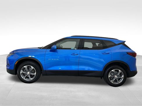 Used 2024 Chevrolet Blazer LT w/ Convenience Package FWD image 2