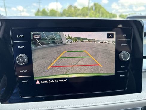 New 2025 Volkswagen Taos SE image 16