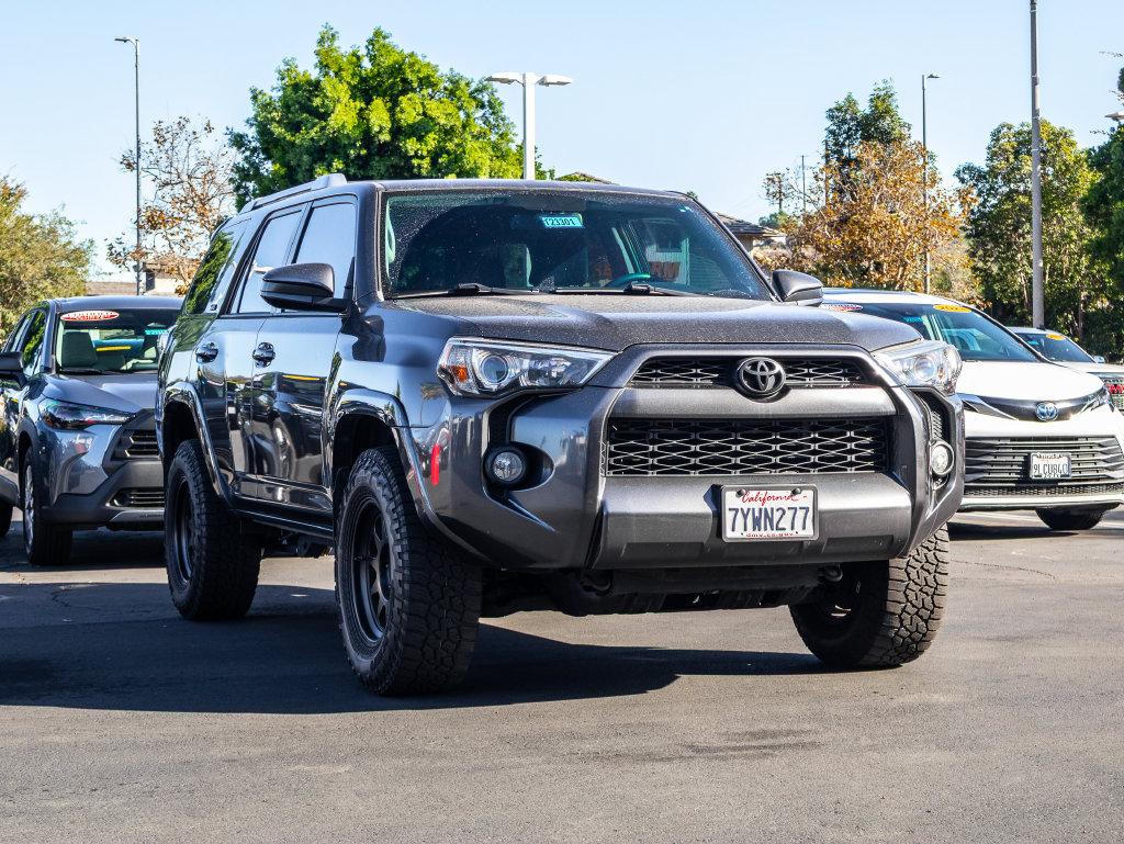 Used 2017 Toyota 4Runner SR5 AWD/4WD image 1