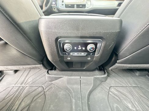 Used 2024 Chevrolet Suburban High Country image 22