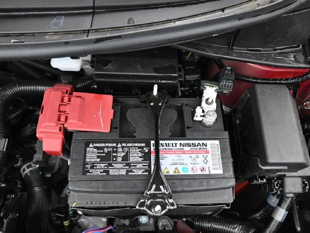 Used 2025 Nissan Versa SV w/ Trunk Package FWD image 34
