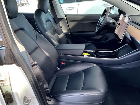 Used 2018 Tesla Model 3 Long Range image 8