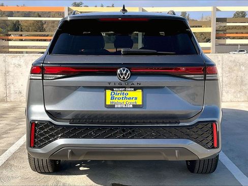 New 2026 Volkswagen Tiguan SE R-Line FWD image 3