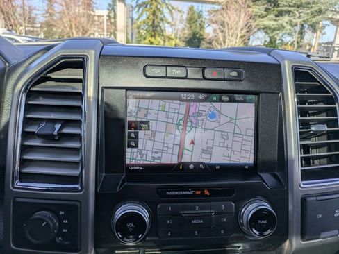 Used 2015 Ford F150 Platinum w/ Equipment Group 701A Luxury image 19