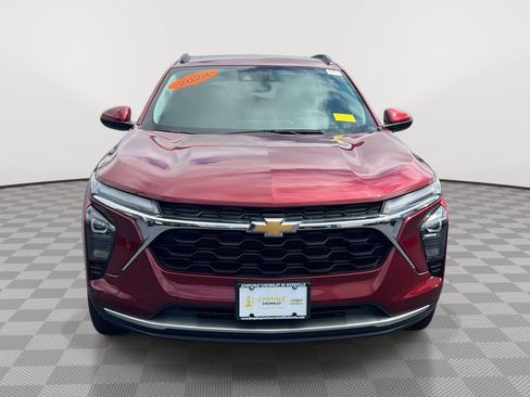 Used 2024 Chevrolet Trax LT w/ Driver Confidence Package FWD image 2