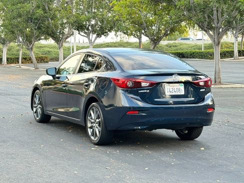Used 2018 MAZDA MAZDA3 Touring FWD image 5