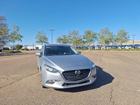 Used 2018 MAZDA MAZDA3 Touring image 4