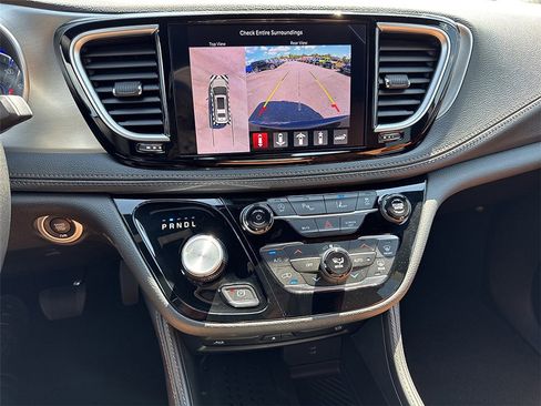 New 2026 Chrysler Pacifica Pinnacle image 8