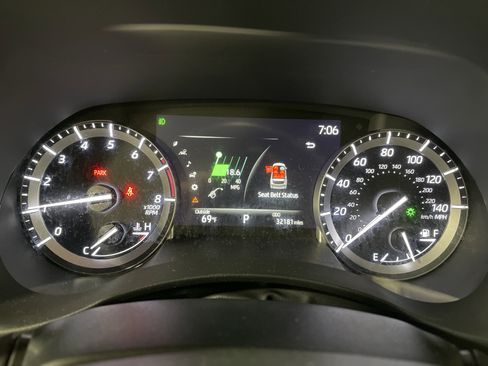 Used 2022 Toyota Highlander XLE image 22