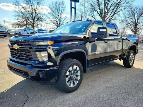 Used 2024 Chevrolet Silverado 2500 Custom w/ Custom Value Package image 4