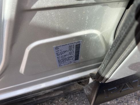 Used 2025 Nissan Pathfinder SV FWD image 32