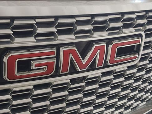 Used 2023 GMC Yukon XL Denali AWD/4WD image 12