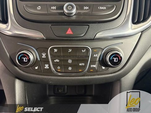Used 2018 Chevrolet Equinox LT w/ Sun & Infotainment Package FWD image 16