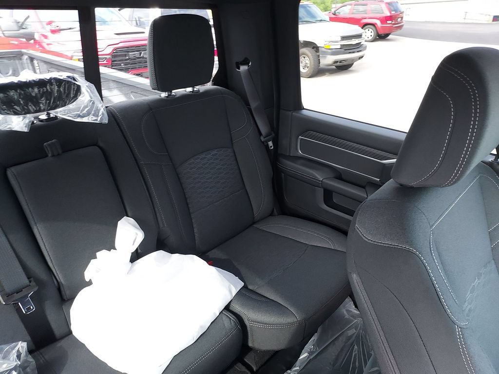 New 2026 RAM 3500 Big Horn AWD/4WD image 14