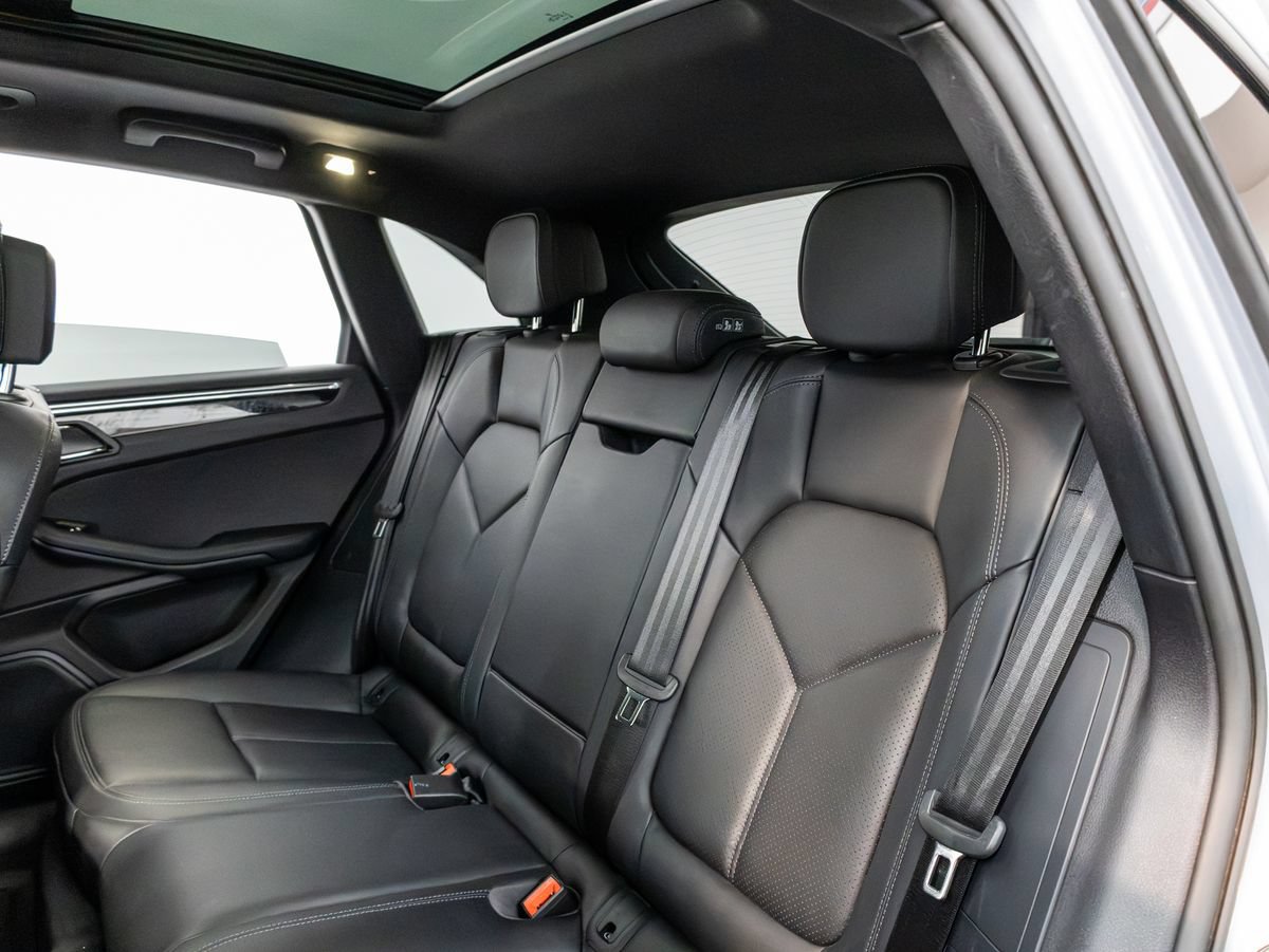 Certified 2026 Porsche Macan AWD/4WD image 27