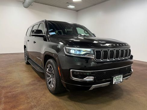 Used 2023 Jeep Wagoneer L Series II AWD/4WD image 30